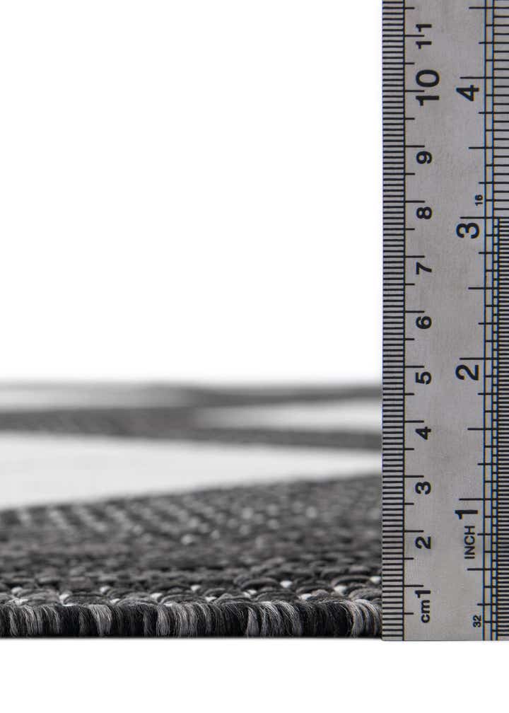 5' 3 x 8' Easy-Clean Modern Indoor / Outdoor Rug