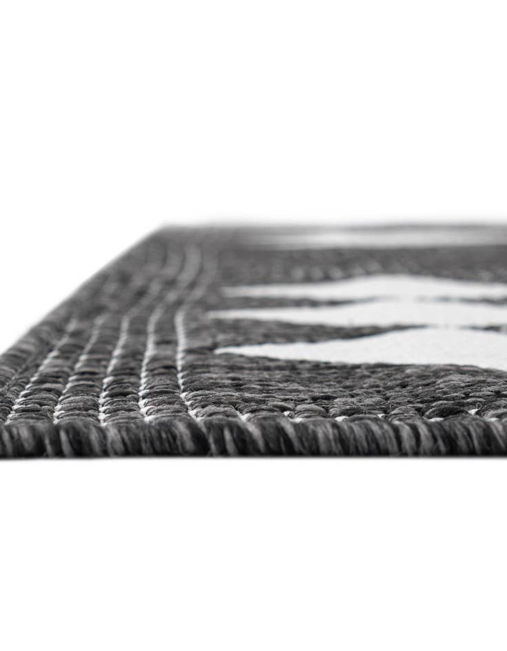Detail image of 7' x 10'  Washable Modern Indoor / Outdoor Rug
