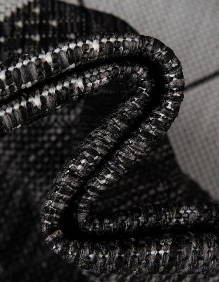 Detail image of 7' x 10'  Washable Modern Indoor / Outdoor Rug