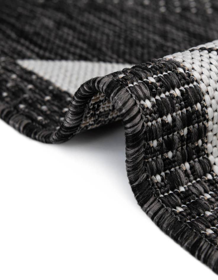 Detail image of 7' x 10'  Washable Modern Indoor / Outdoor Rug