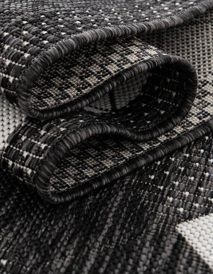 Detail image of 7' x 10'  Washable Modern Indoor / Outdoor Rug