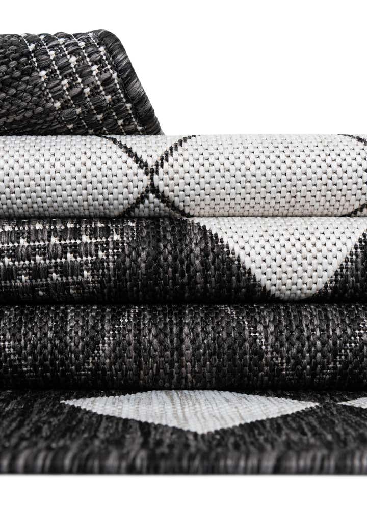 5' 3 x 8' Easy-Clean Modern Indoor / Outdoor Rug