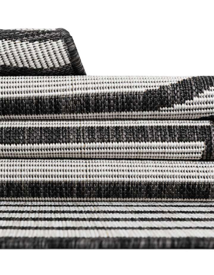 6' x 9' Easy-Clean Modern Indoor / Outdoor Rug