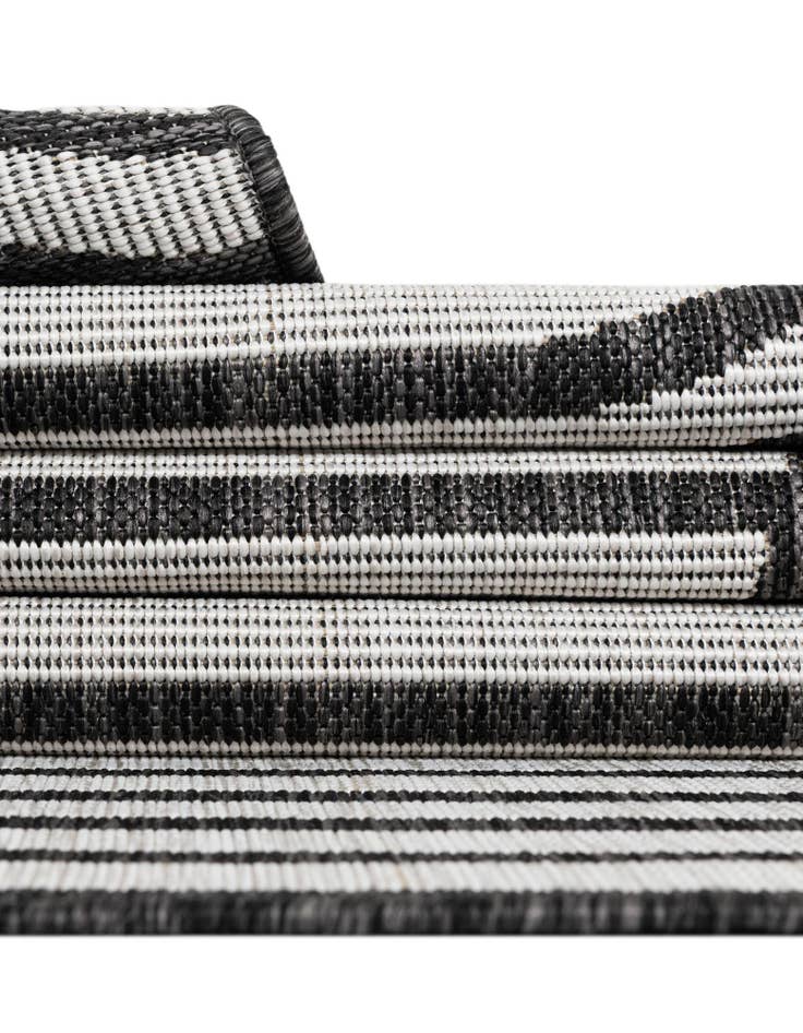 Detail image of 4' x 6' Easy-Clean Modern Indoor / Outdoor Rug