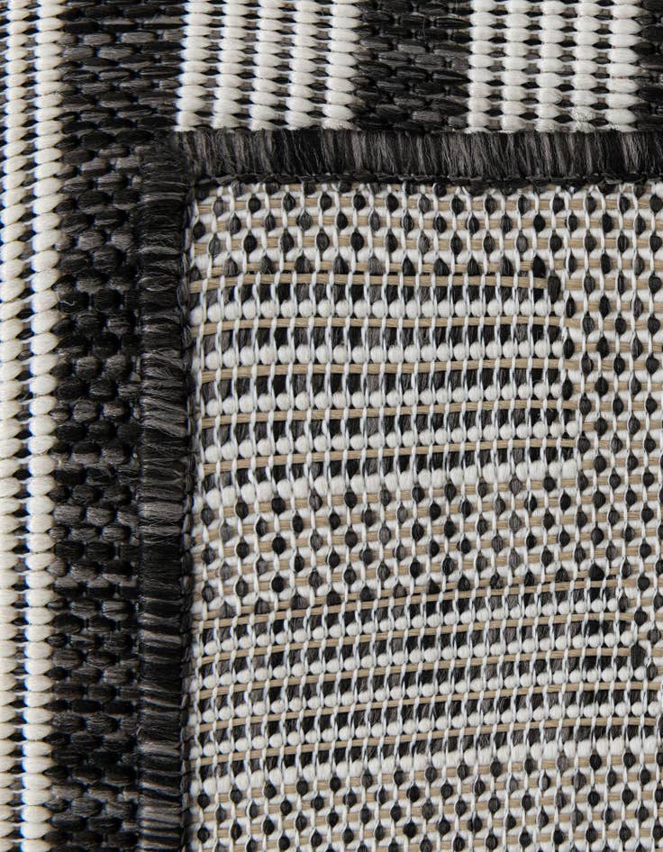 Detail image of 4' x 6' Easy-Clean Modern Indoor / Outdoor Rug
