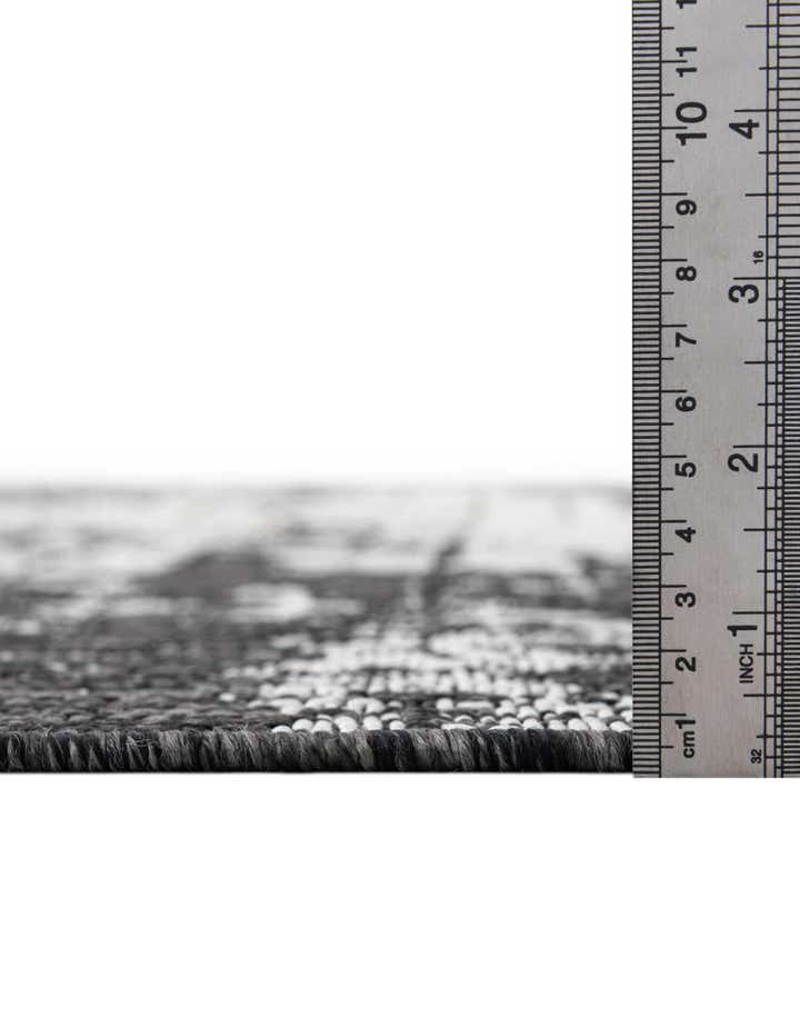 6' x 9' Easy-Clean Modern Indoor / Outdoor Rug