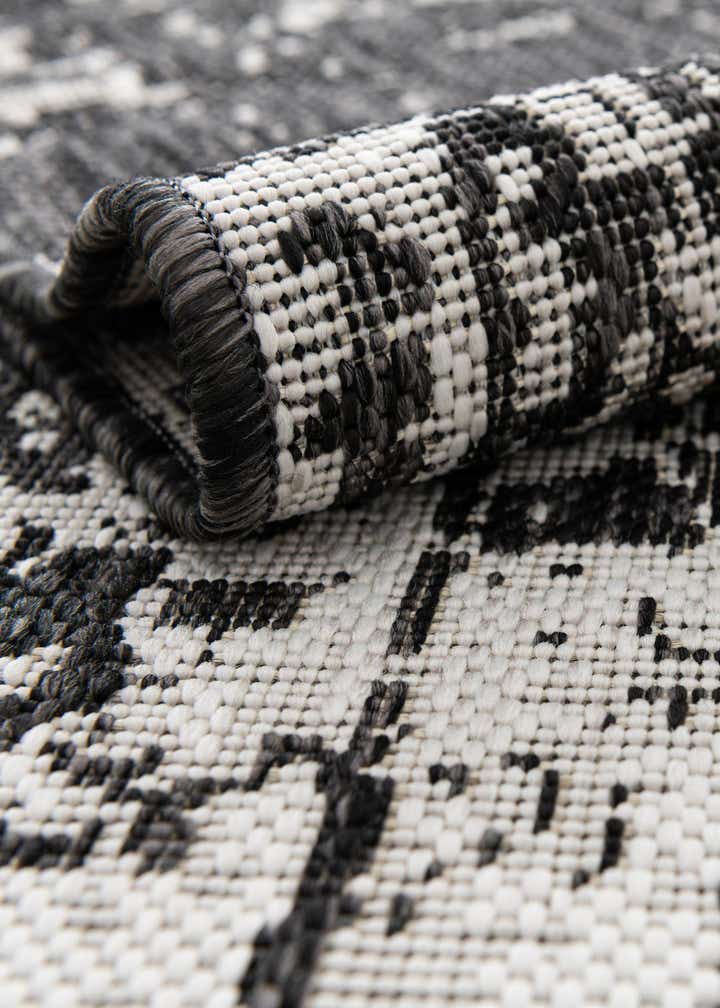 2' x 3' Easy-Clean Modern Indoor / Outdoor Rug