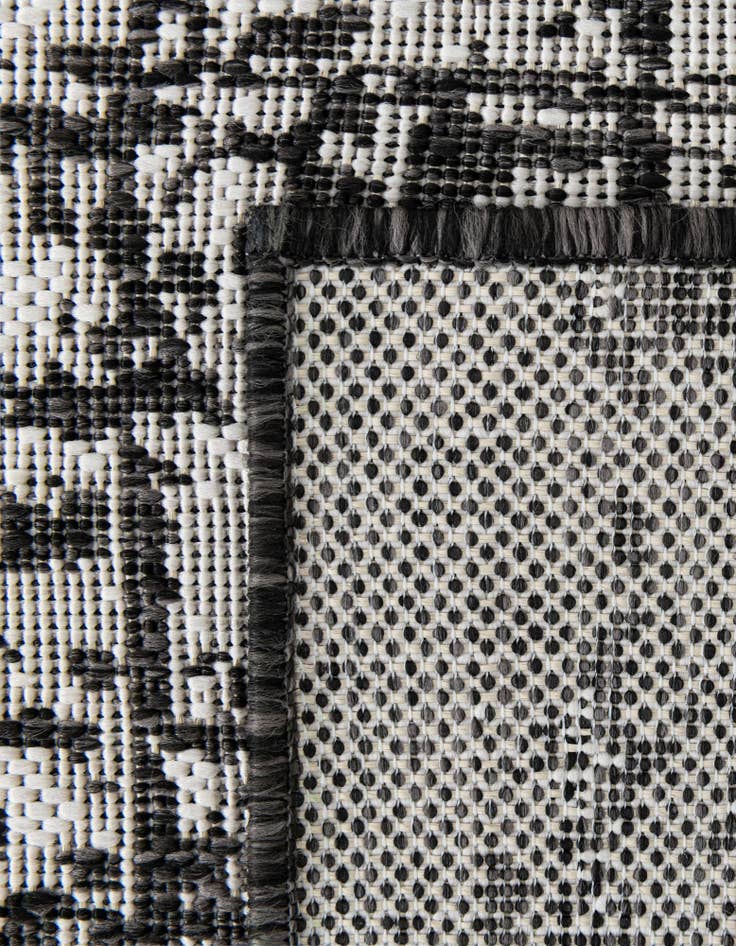 Detail image of 7' x 10' Easy-Clean Modern Indoor / Outdoor Rug