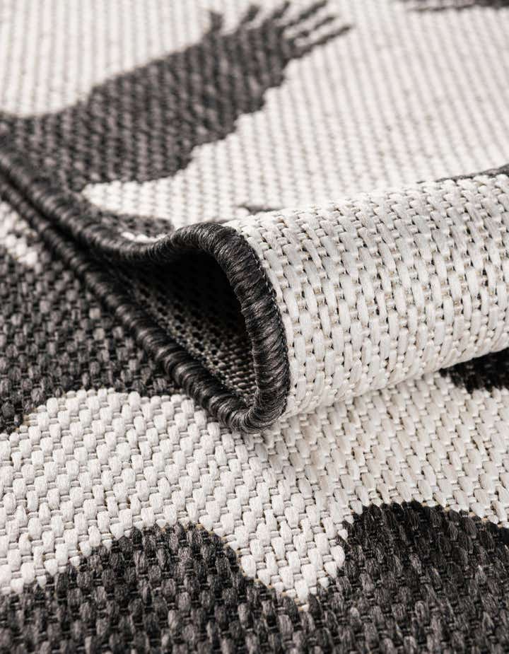 2' x 3' Easy-Clean Modern Indoor / Outdoor Rug