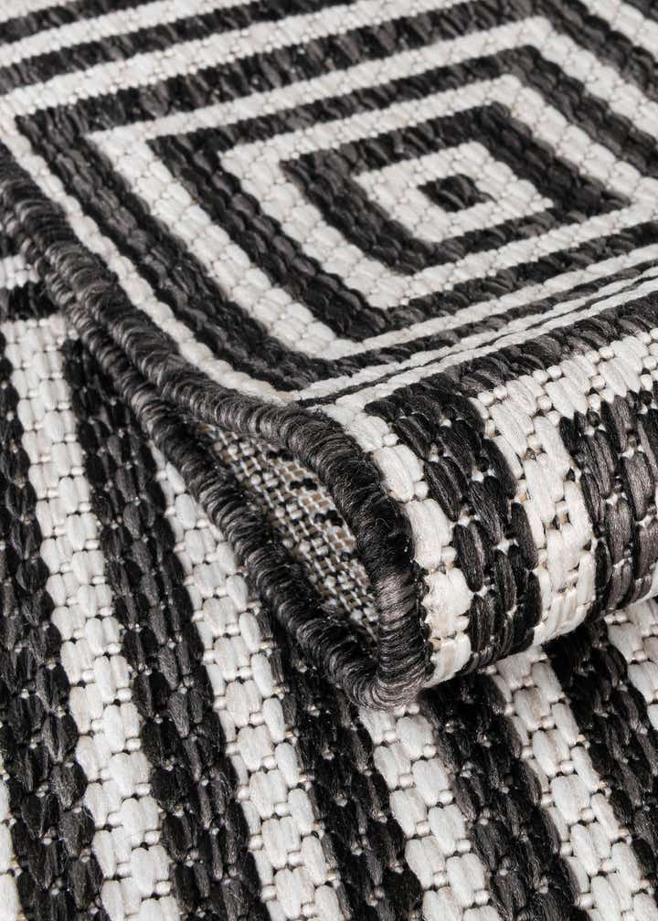 5' 3 x 7' Easy-Clean Modern Indoor / Outdoor Rug