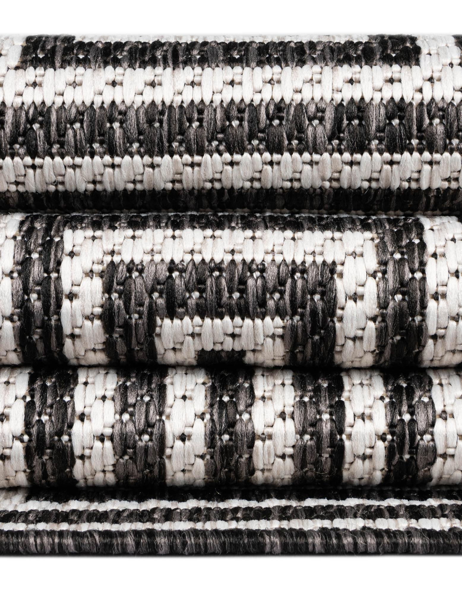 5' 3 x 7' Easy-Clean Modern Indoor / Outdoor Rug