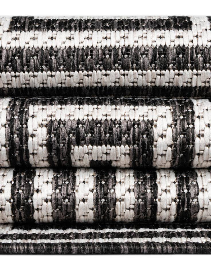 Detail image of 5' 3 x 7' Easy-Clean Modern Indoor / Outdoor Rug