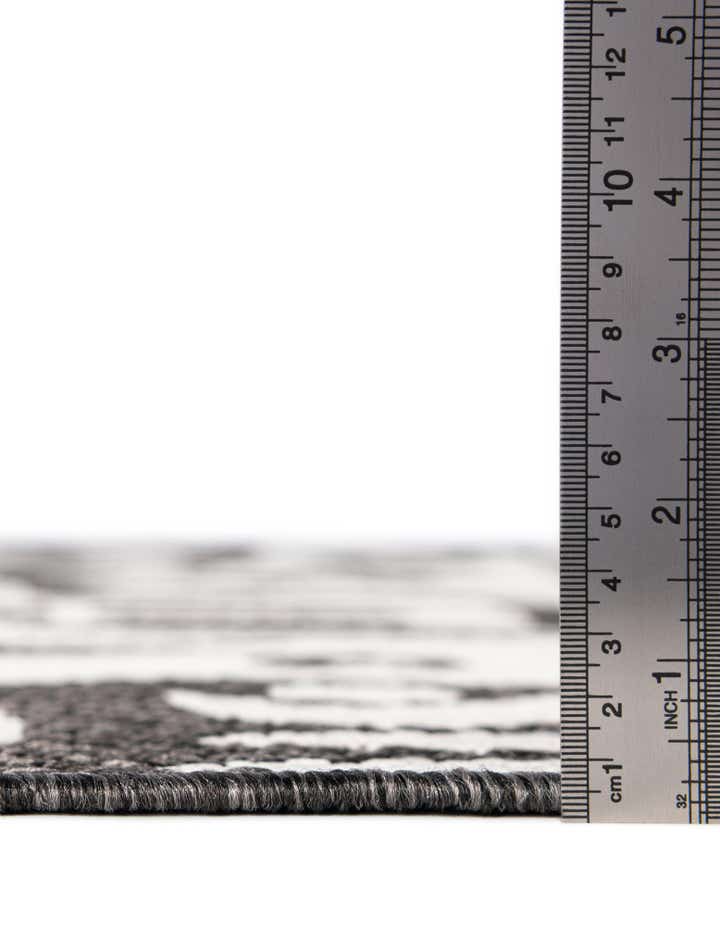 5' 3 x 7' Easy-Clean Modern Indoor / Outdoor Rug