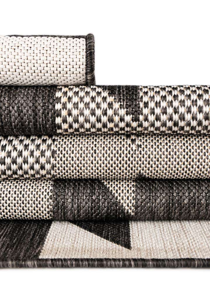 4' x 6' Easy-Clean Modern Indoor / Outdoor Rug