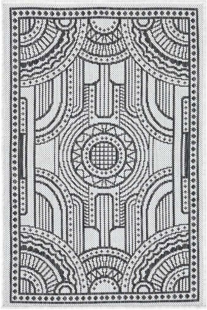 2' x 3' 1 Easy-Clean Traditional Indoor / Outdoor Rug