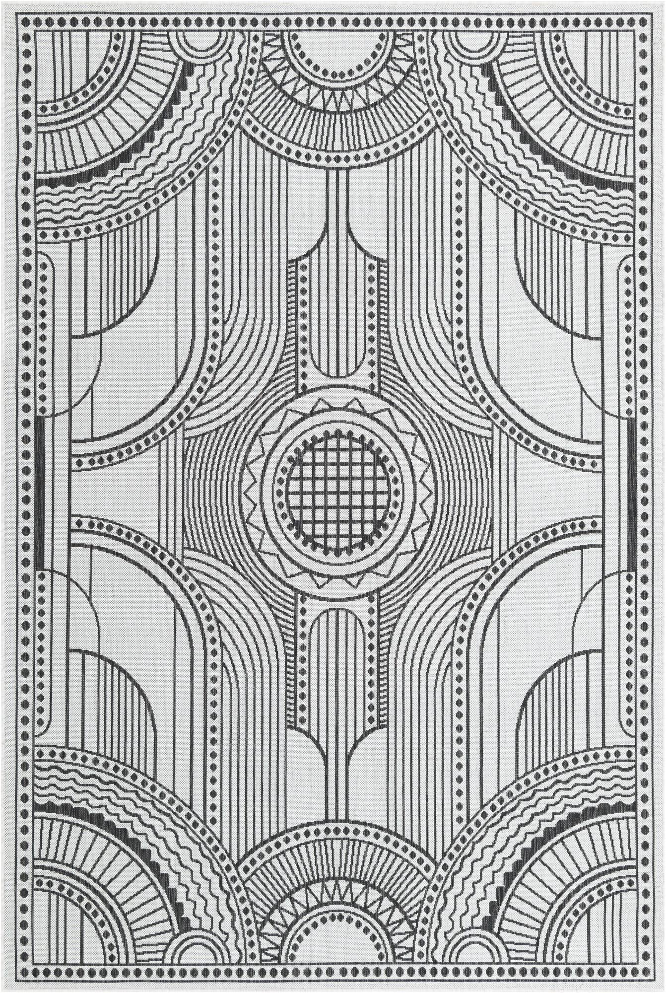 6' x 9' Easy-Clean Traditional Indoor / Outdoor Rug