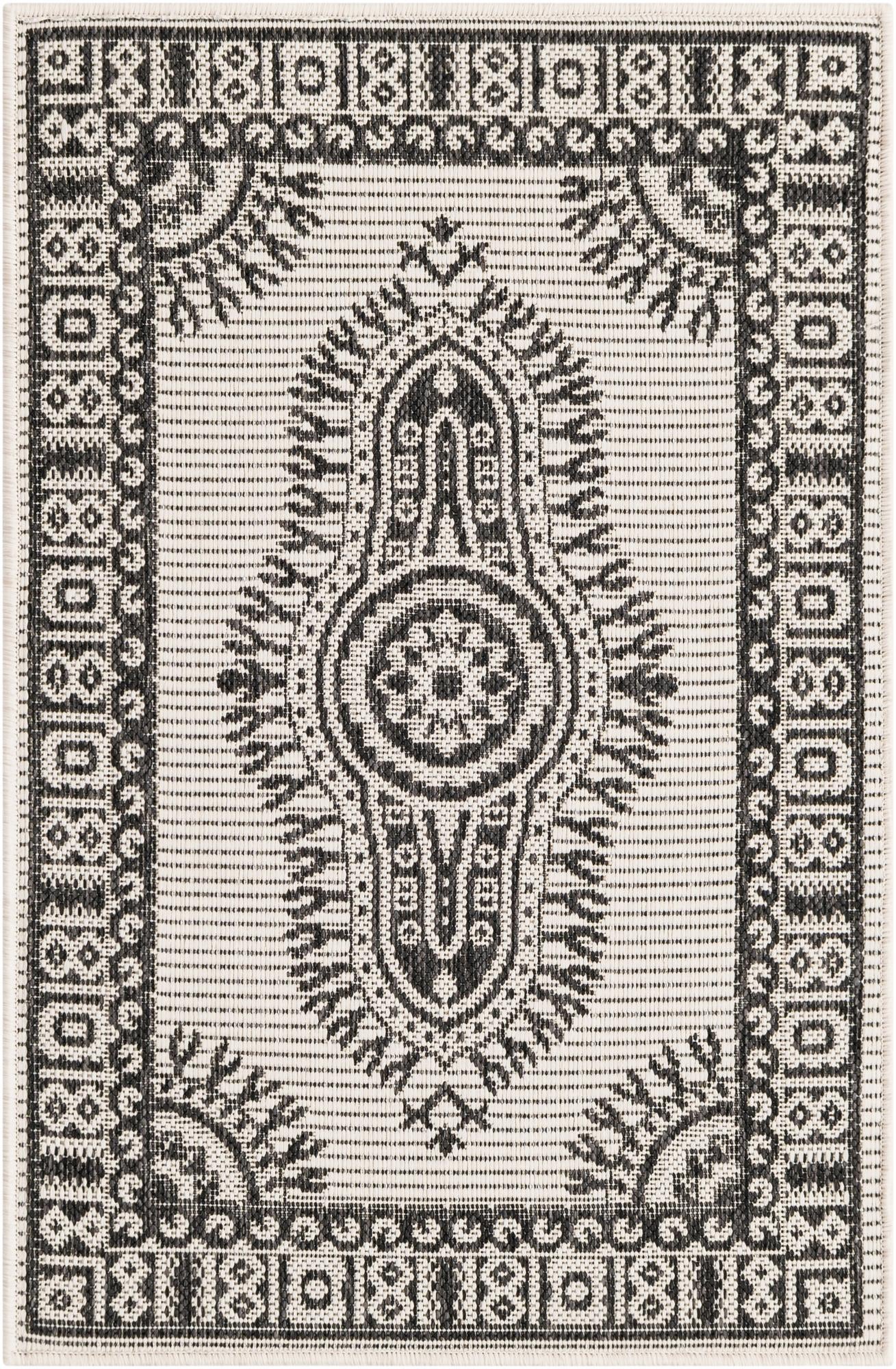2' x 3' Easy-Clean Traditional Indoor / Outdoor Rug