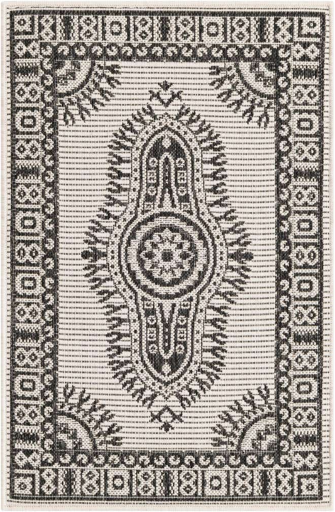 2' x 3' Easy-Clean Traditional Indoor / Outdoor Rug