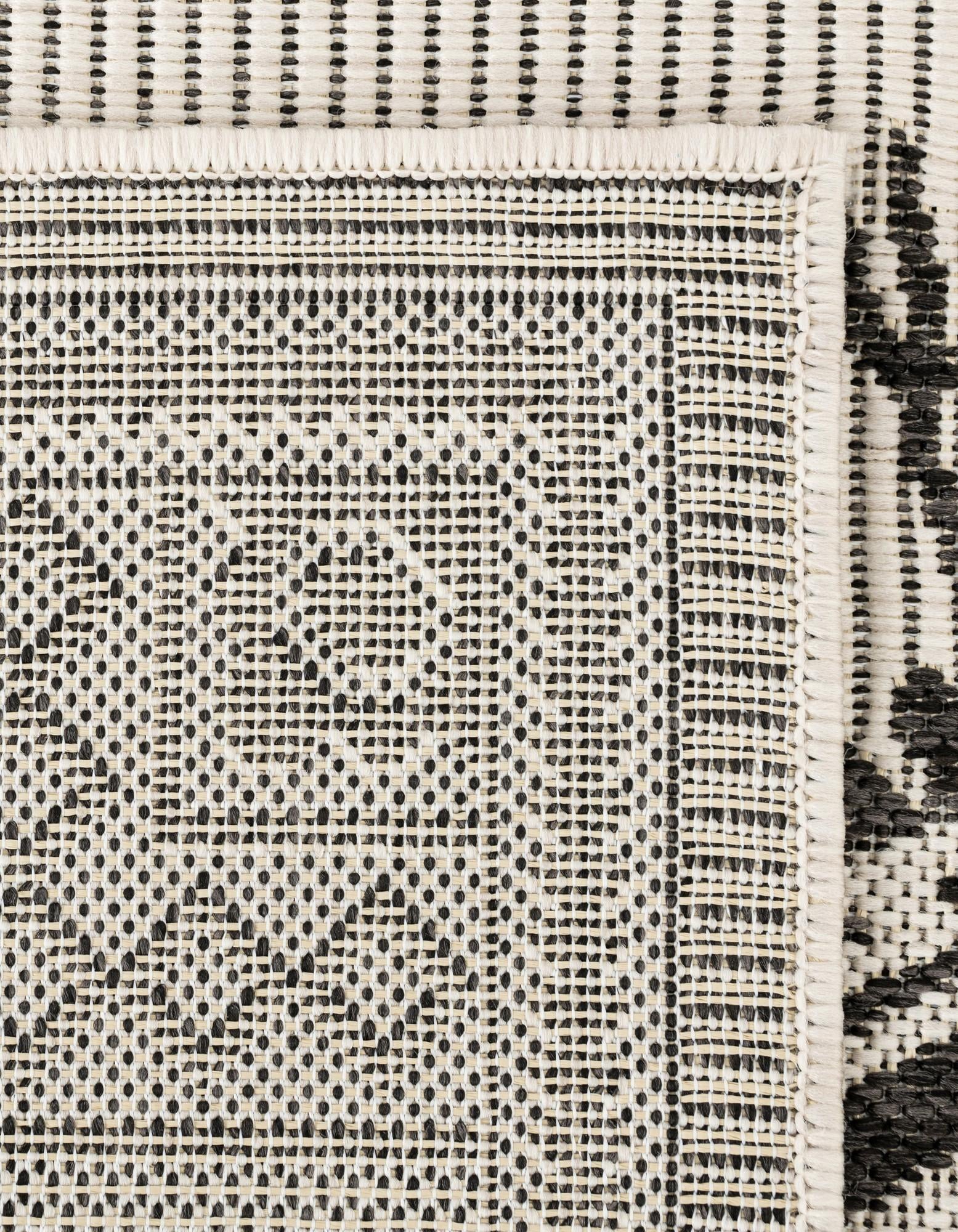 9' x 12' Easy-Clean Traditional Indoor / Outdoor Rug