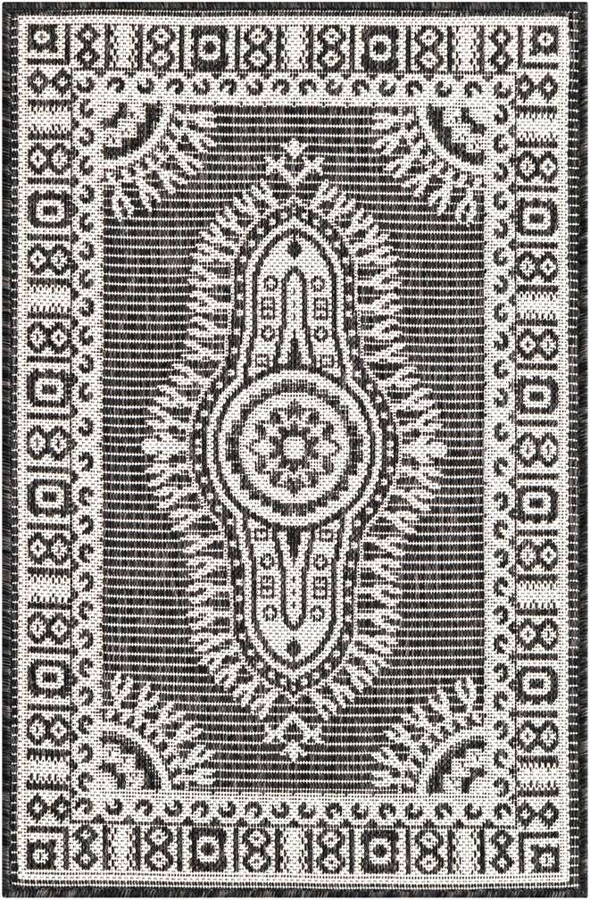2' x 3' Easy-Clean Traditional Indoor / Outdoor Rug