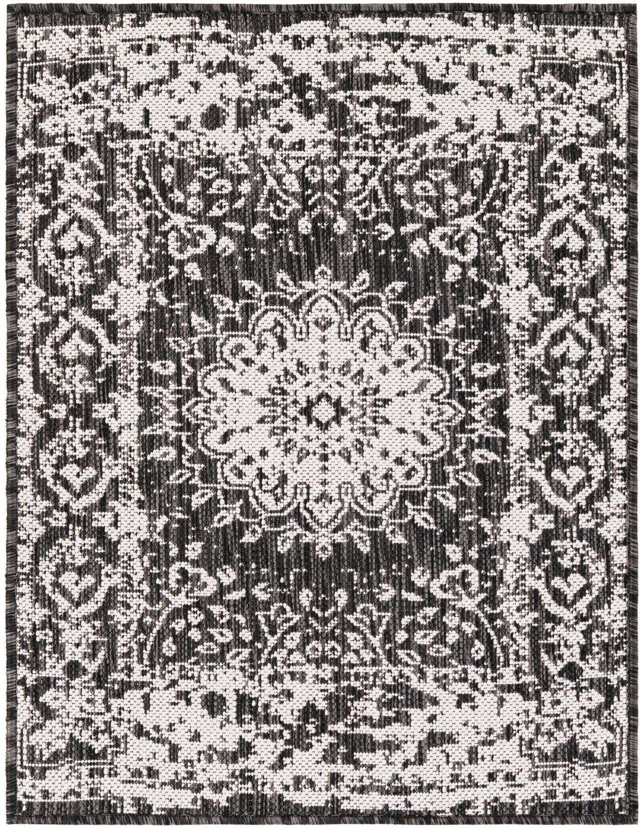 2' x 3' Easy-Clean Traditional Indoor / Outdoor Rug