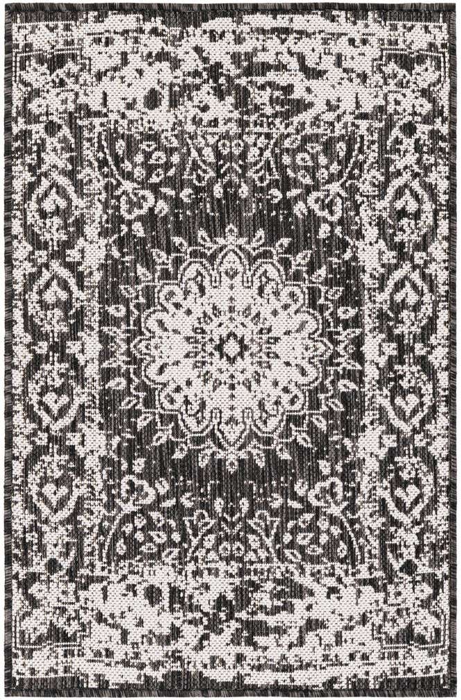 2' x 3' Easy-Clean Traditional Indoor / Outdoor Rug