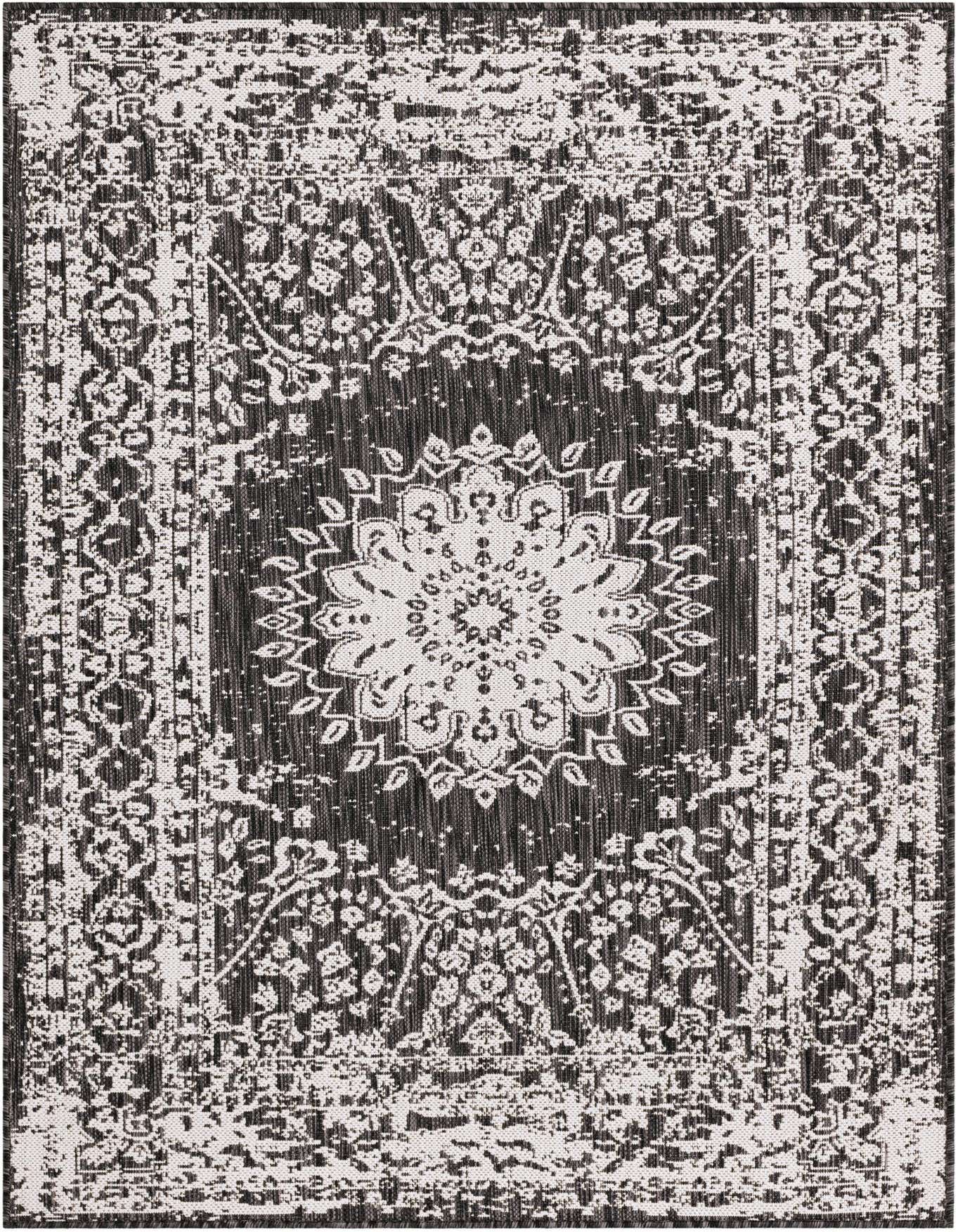 4' x 6' Easy-Clean Traditional Indoor / Outdoor Rug