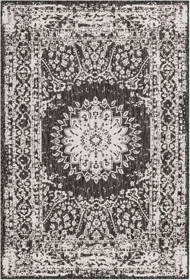 Detail image of 4' x 6' Easy-Clean Traditional Indoor / Outdoor Rug