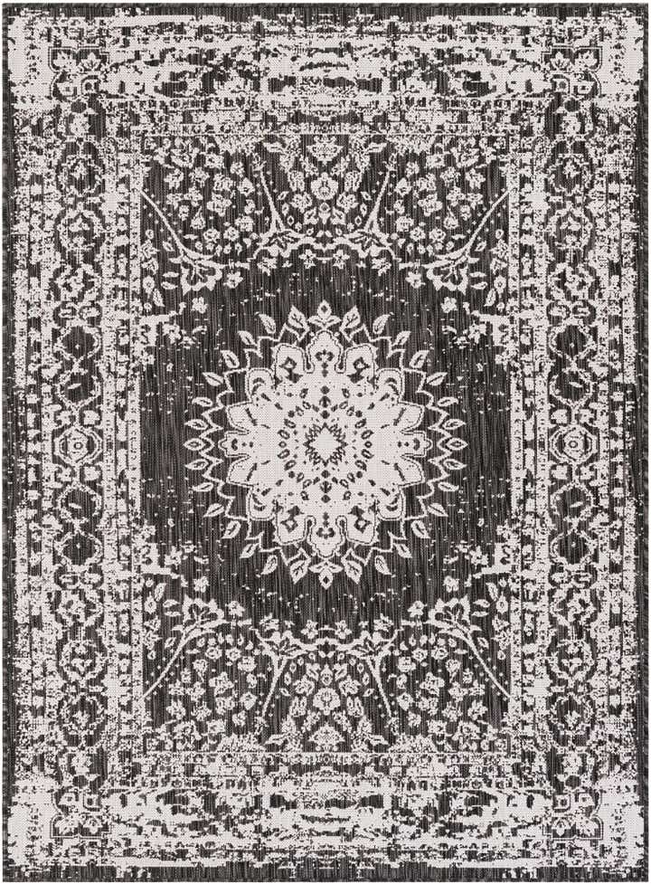 5' 3 x 7' Easy-Clean Traditional Indoor / Outdoor Rug