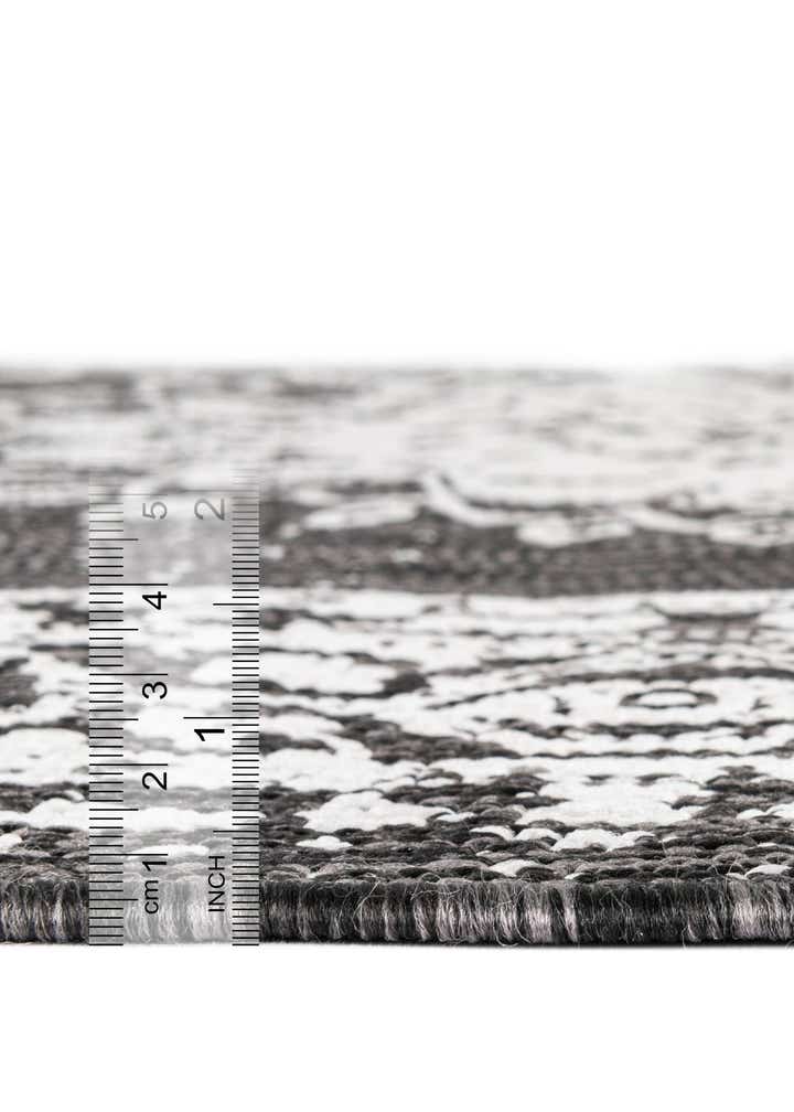 10' x 14' Easy-Clean Traditional Indoor / Outdoor Rug