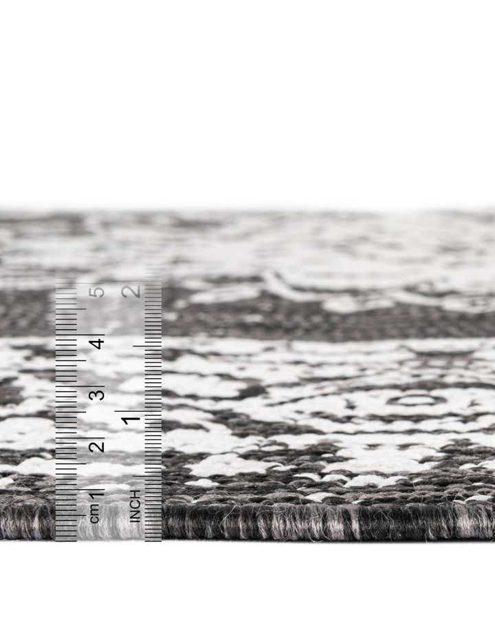 10' x 14' Easy-Clean Traditional Indoor / Outdoor Rug