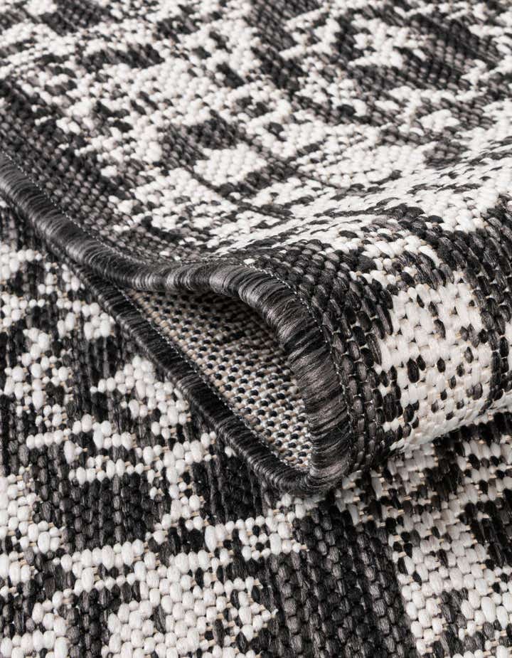10' x 14' Easy-Clean Traditional Indoor / Outdoor Rug