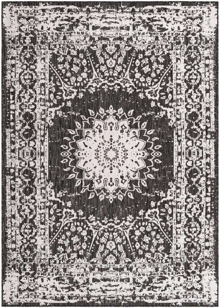 6' x 9' Easy-Clean Traditional Indoor / Outdoor Rug