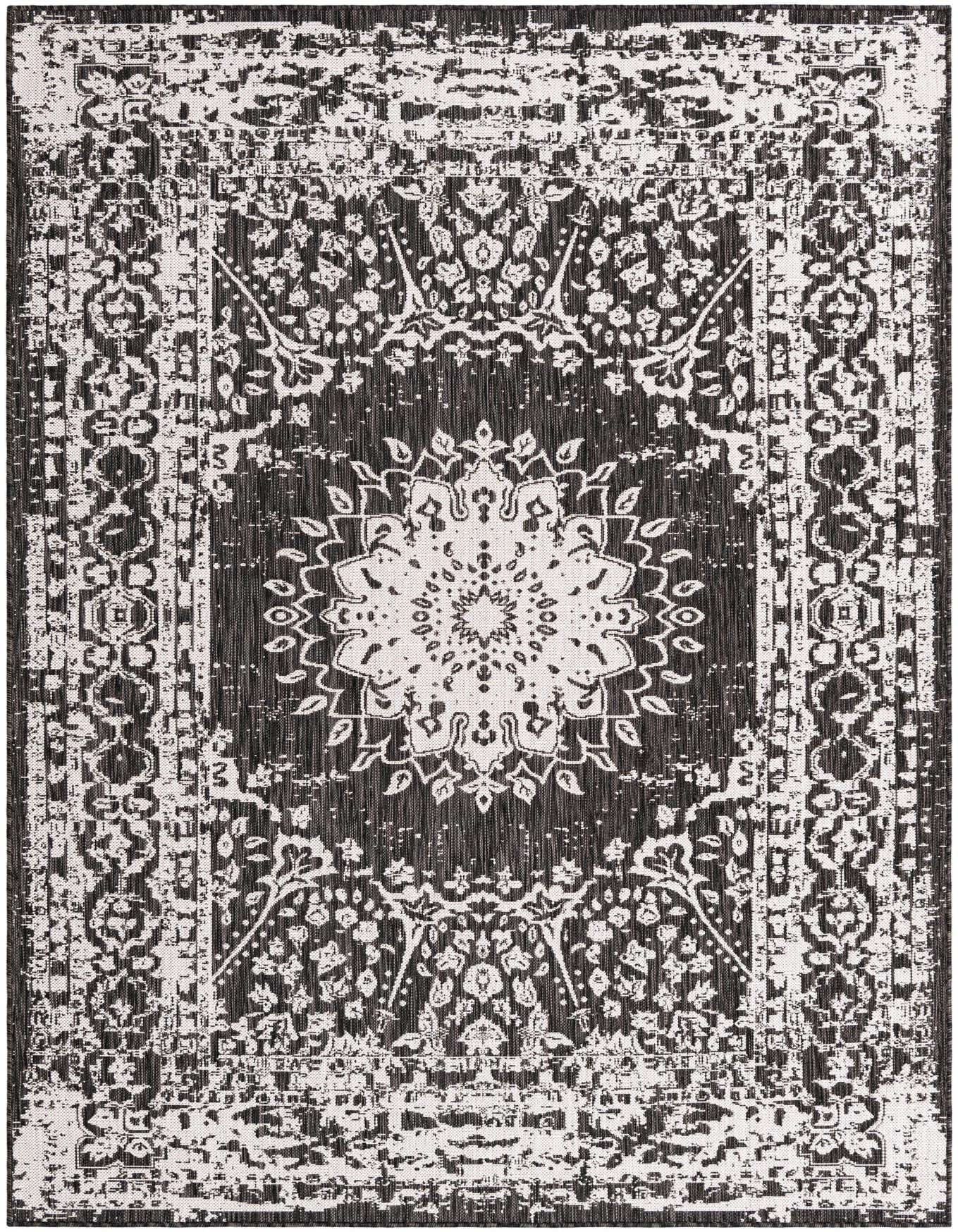6' x 9' Easy-Clean Traditional Indoor / Outdoor Rug