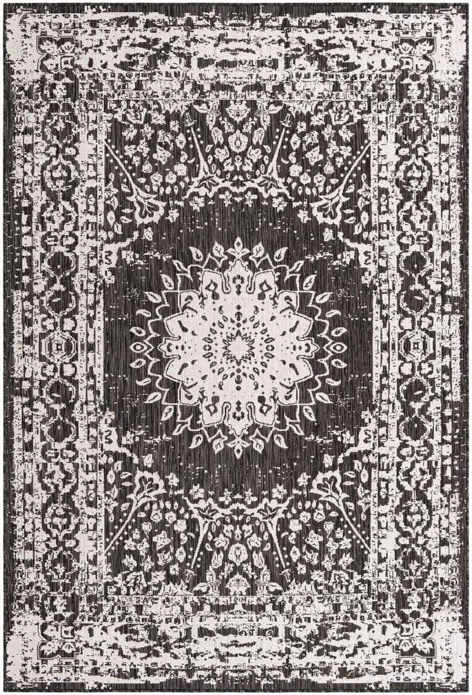 6' x 9' Easy-Clean Traditional Indoor / Outdoor Rug
