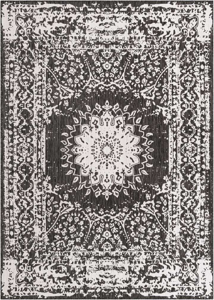 7' 10 x 10' Easy-Clean Traditional Indoor / Outdoor Rug