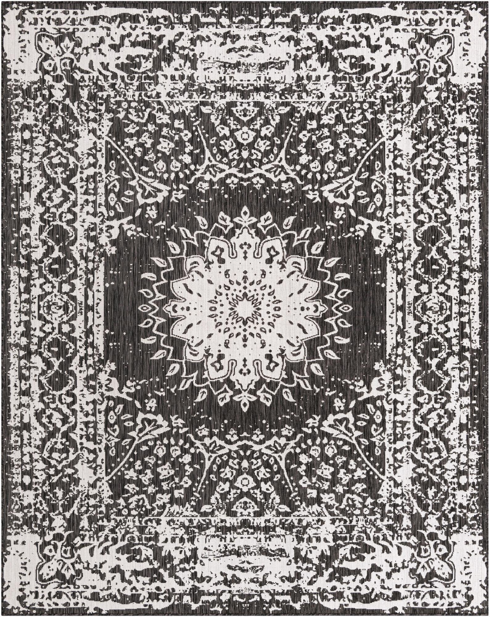 7' 10 x 10'  Washable Traditional Indoor / Outdoor Rug