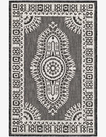 2' x 3' Easy-Clean Traditional Indoor / Outdoor Rug
