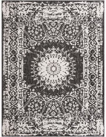 9' x 12' Easy-Clean Traditional Indoor / Outdoor Rug