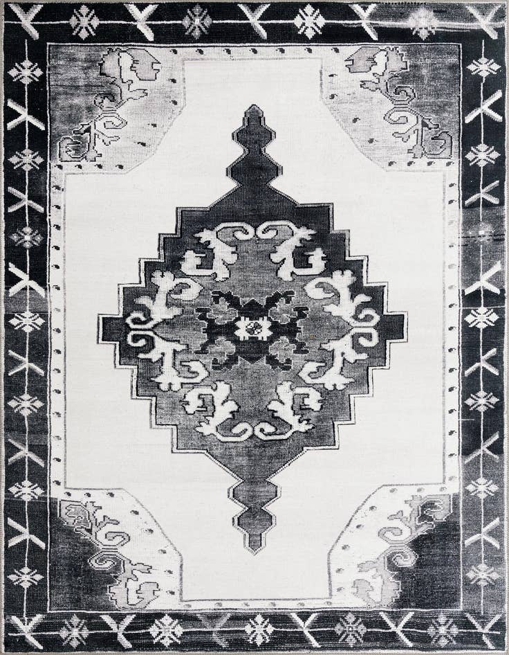 Detail image of 7' 6 x 10' 6 Washable Timeless Rug