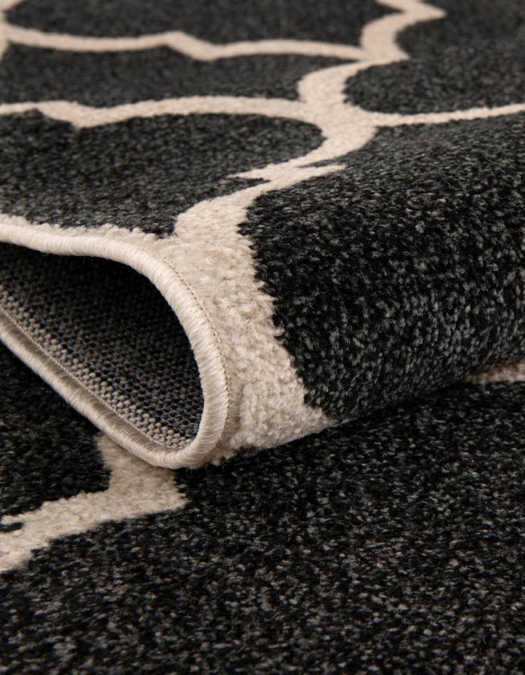 Detail image of 7' x 10' Trellis Rug