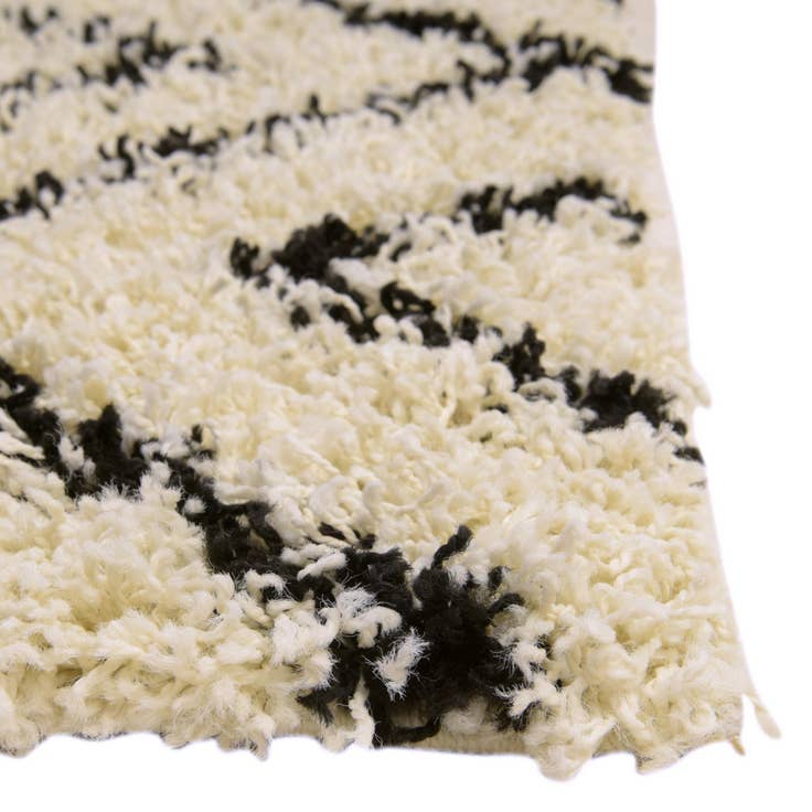 Detail image of 325cm x 425cm Trellis Shag Rug