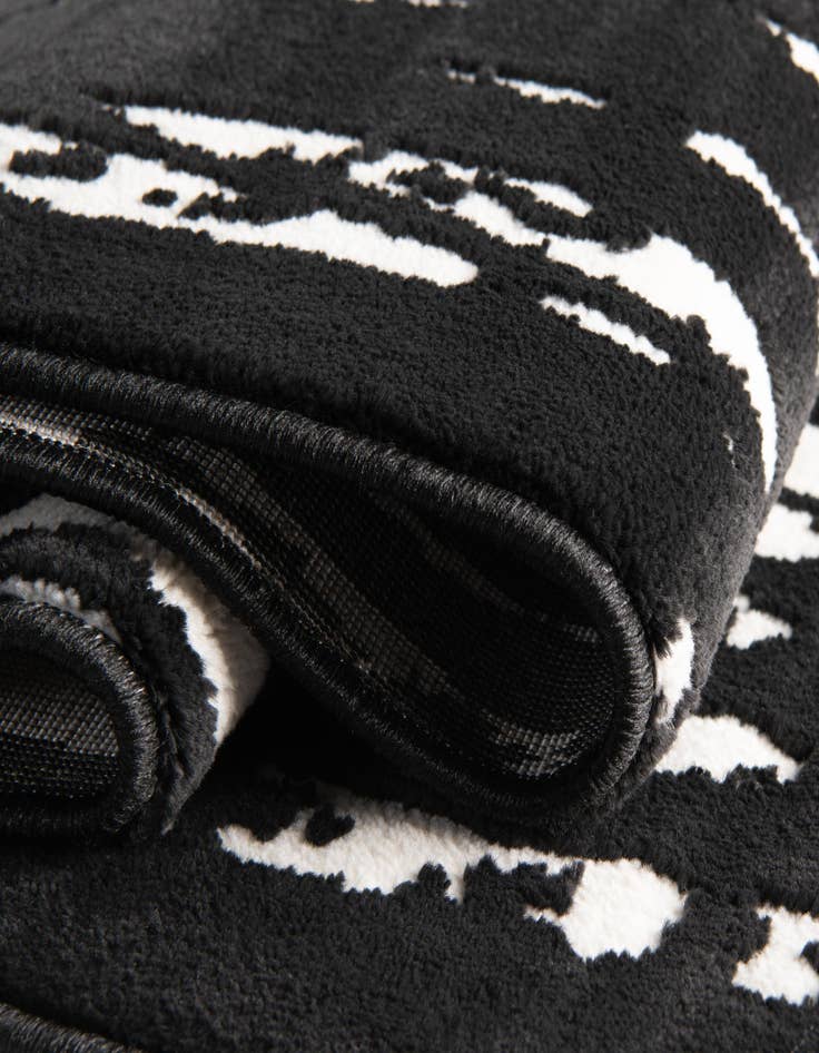 Detail image of 7' 10 x 10' Vince Camuto Rug