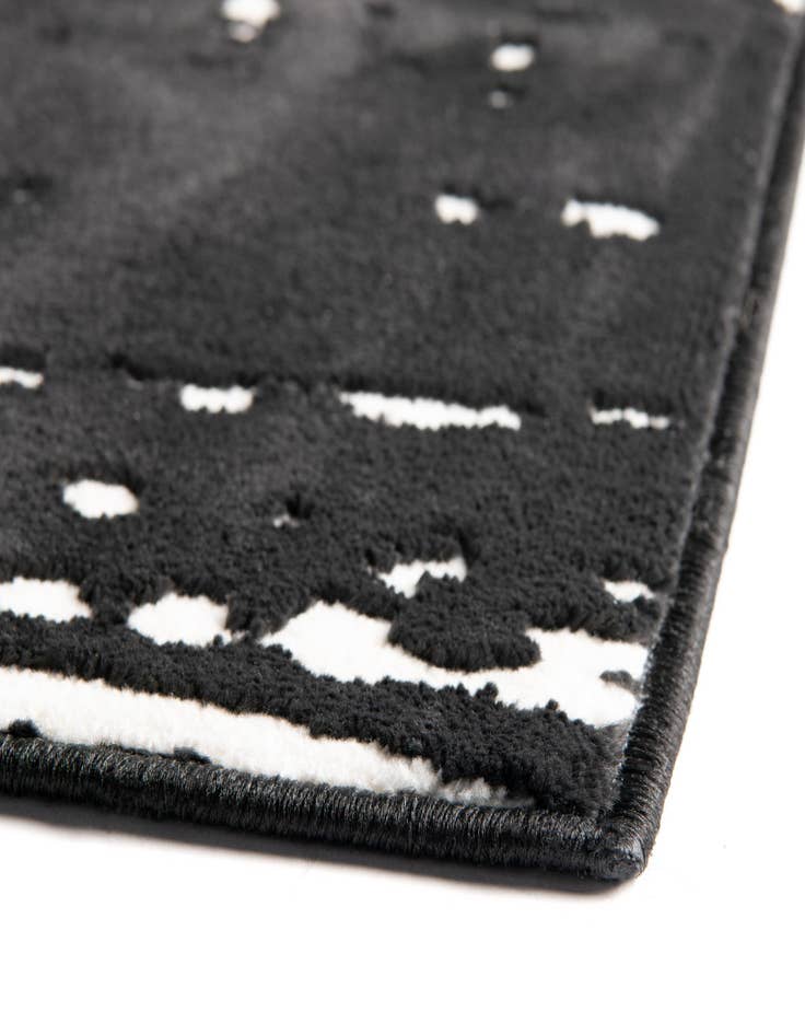 Detail image of 7' 10 x 10' Vince Camuto Rug