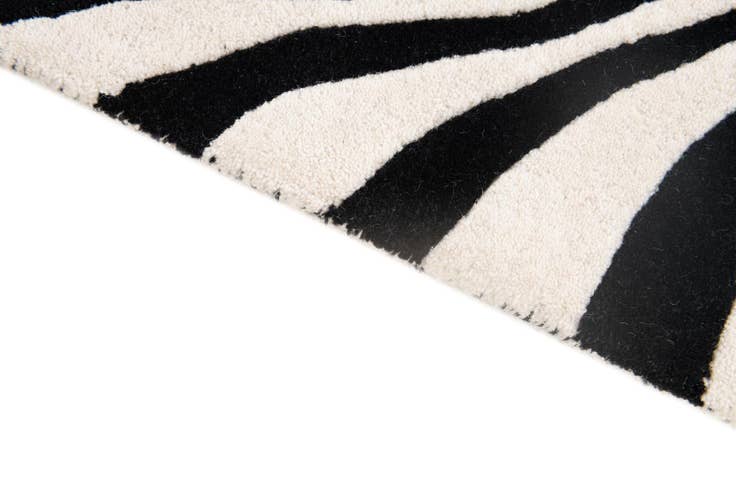 Detail image of 4' x 5' 10 Vortex Wool Rug