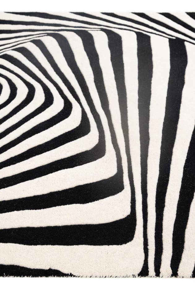 Detail image of 4' x 5' 10 Vortex Wool Rug