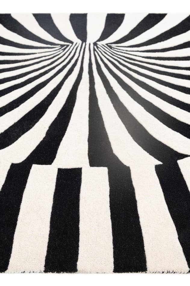 Detail image of 4' x 5' 10 Vortex Wool Rug