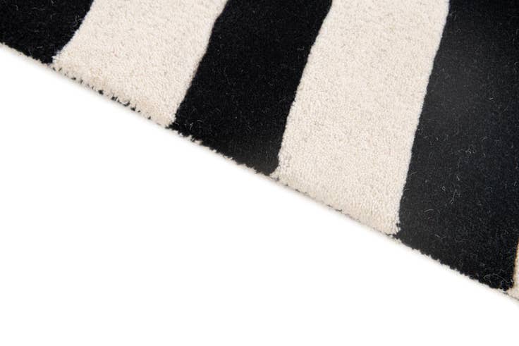 Detail image of 4' x 5' 10 Vortex Wool Rug