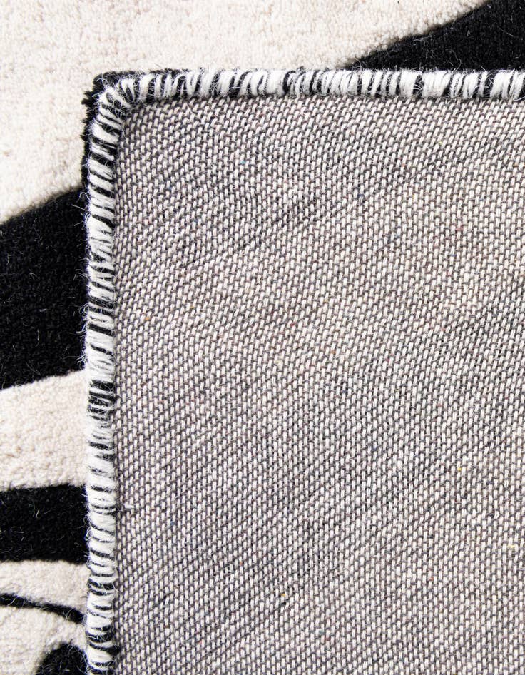 Detail image of 3' 3 x 5' 3 Vortex Wool Rug