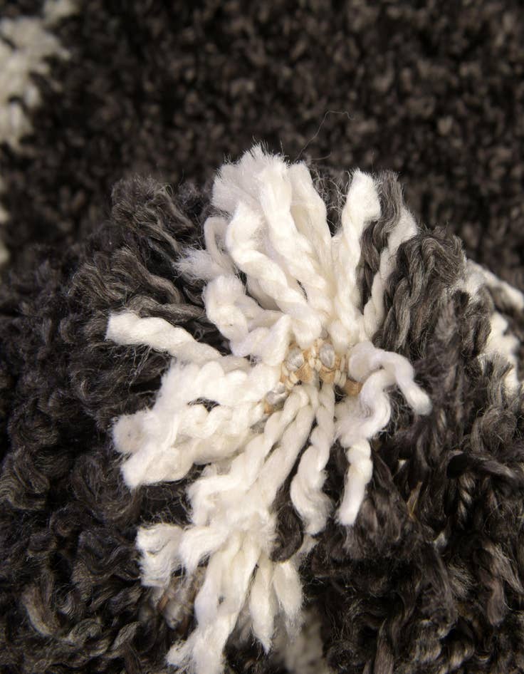 Detail image of 3' 3 x 3' 3 Athena Shag Round Rug